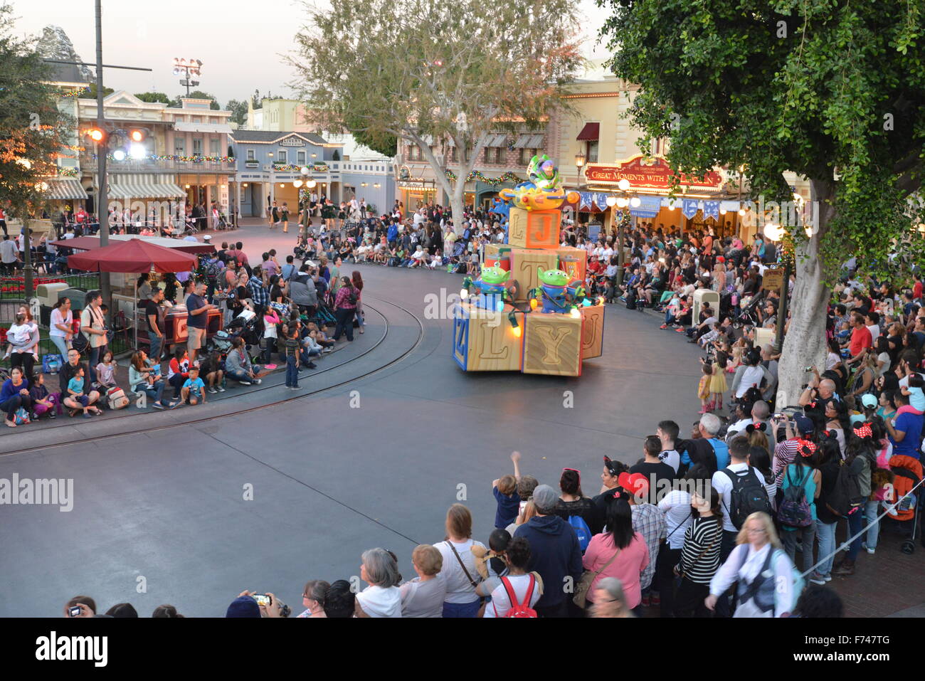 Disneyland Christmas parade in Los Angeles Stock Photo Alamy