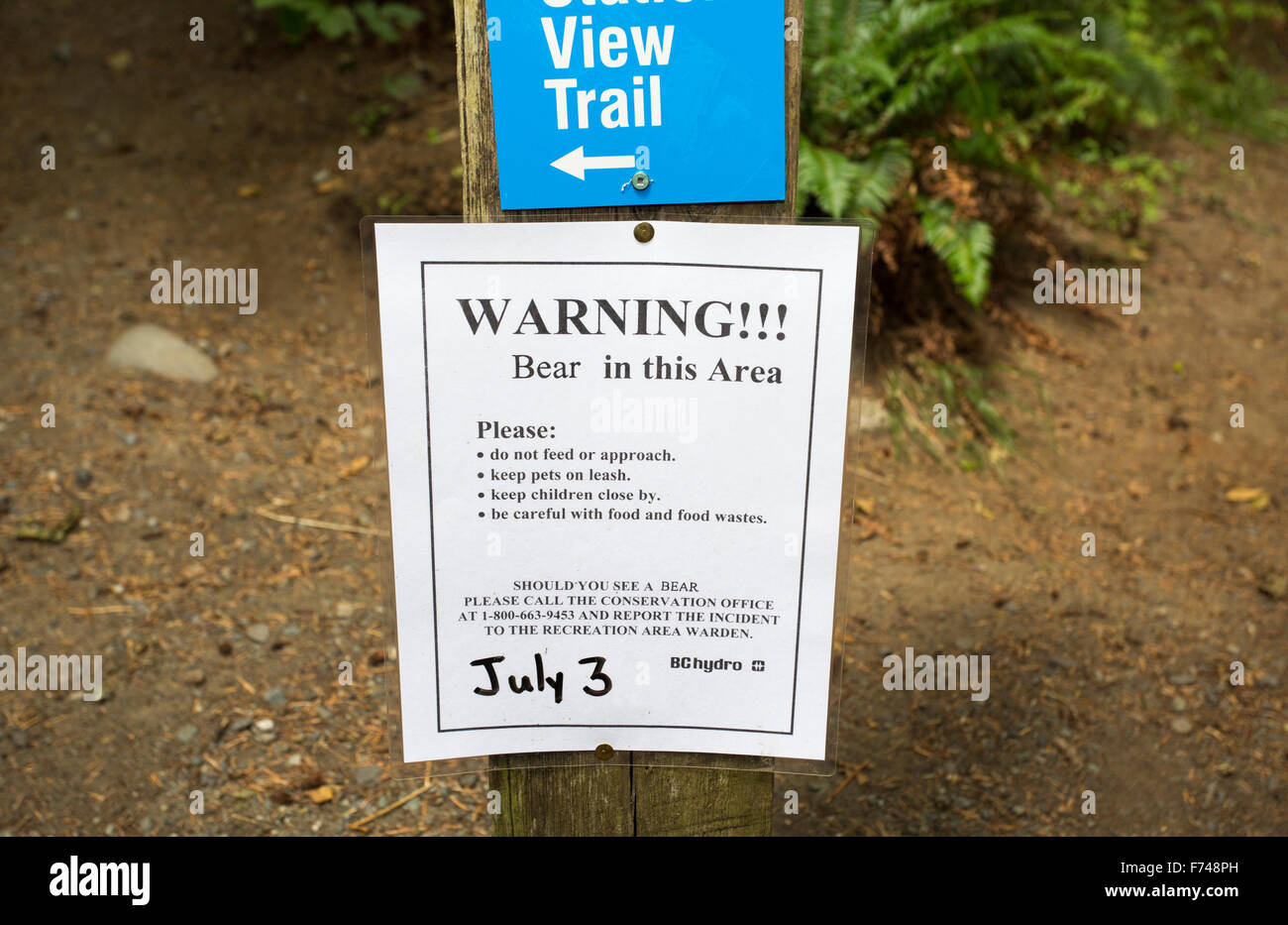 North America, Canada, British Columbia, Vancouver Island, Campbell River, bear warning sign Stock Photo