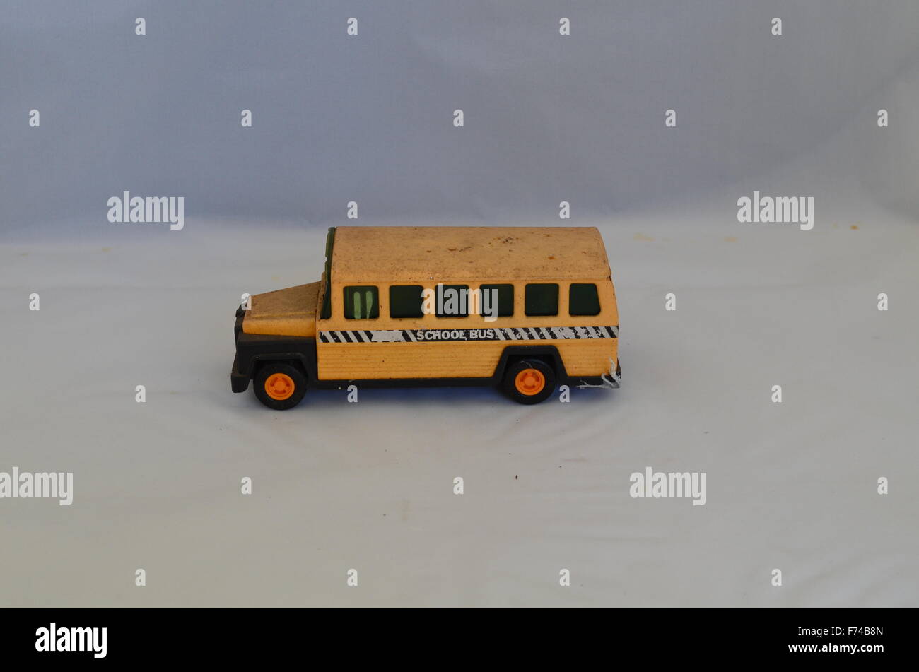 A yellow school bus hi-res stock photography and images - Alamy
