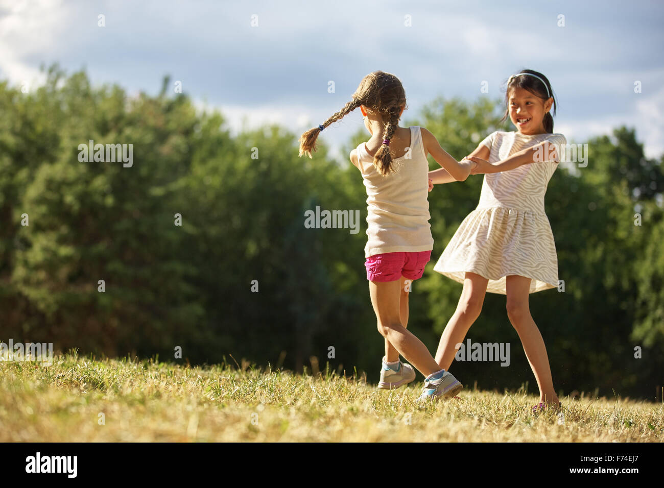 People hold hands in circle hires stock photography and images Alamy