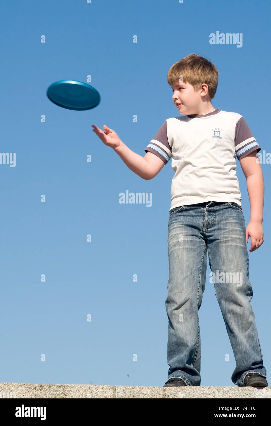 Flying disk hi-res stock photography and images - Alamy