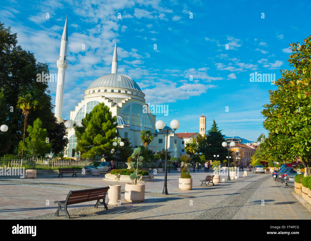 Xhamia e Madhe, mosque, and Rruga Kole Idromeno street, Shkoder, northwestern Albania Stock Photo