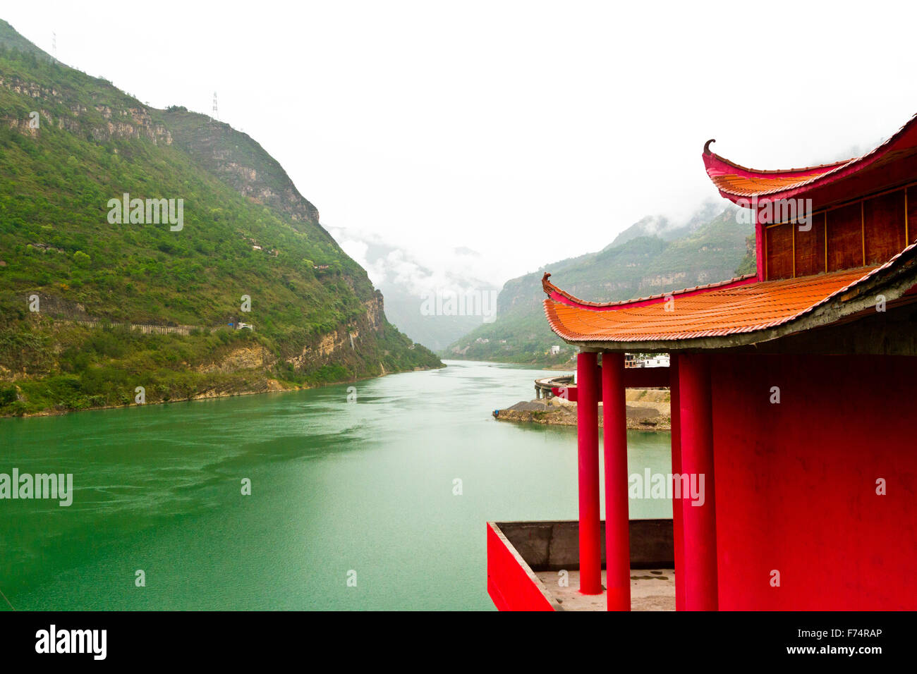 The emerald green water of the mighty Yangtze river viewed nearby Xinshizhen town, China. Stock Photo