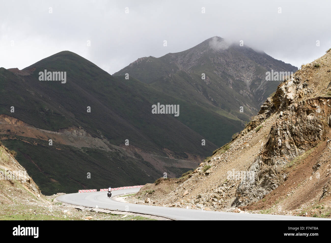 Going up towards a pass in the Qinghai province in Northern China on quiet roads, devoid or cars. Stock Photo