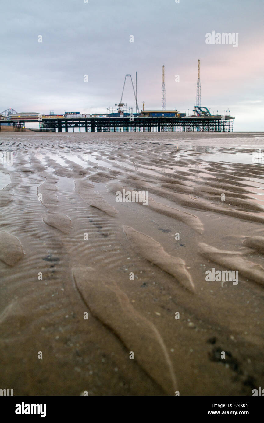 Blackpool UK weather news. 25th November 2015. Clouds darken and a cool sea breeze blows in from
