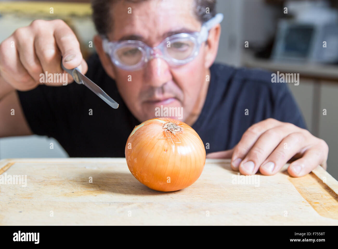 Cutting onions goggles hi-res stock photography and images - Alamy