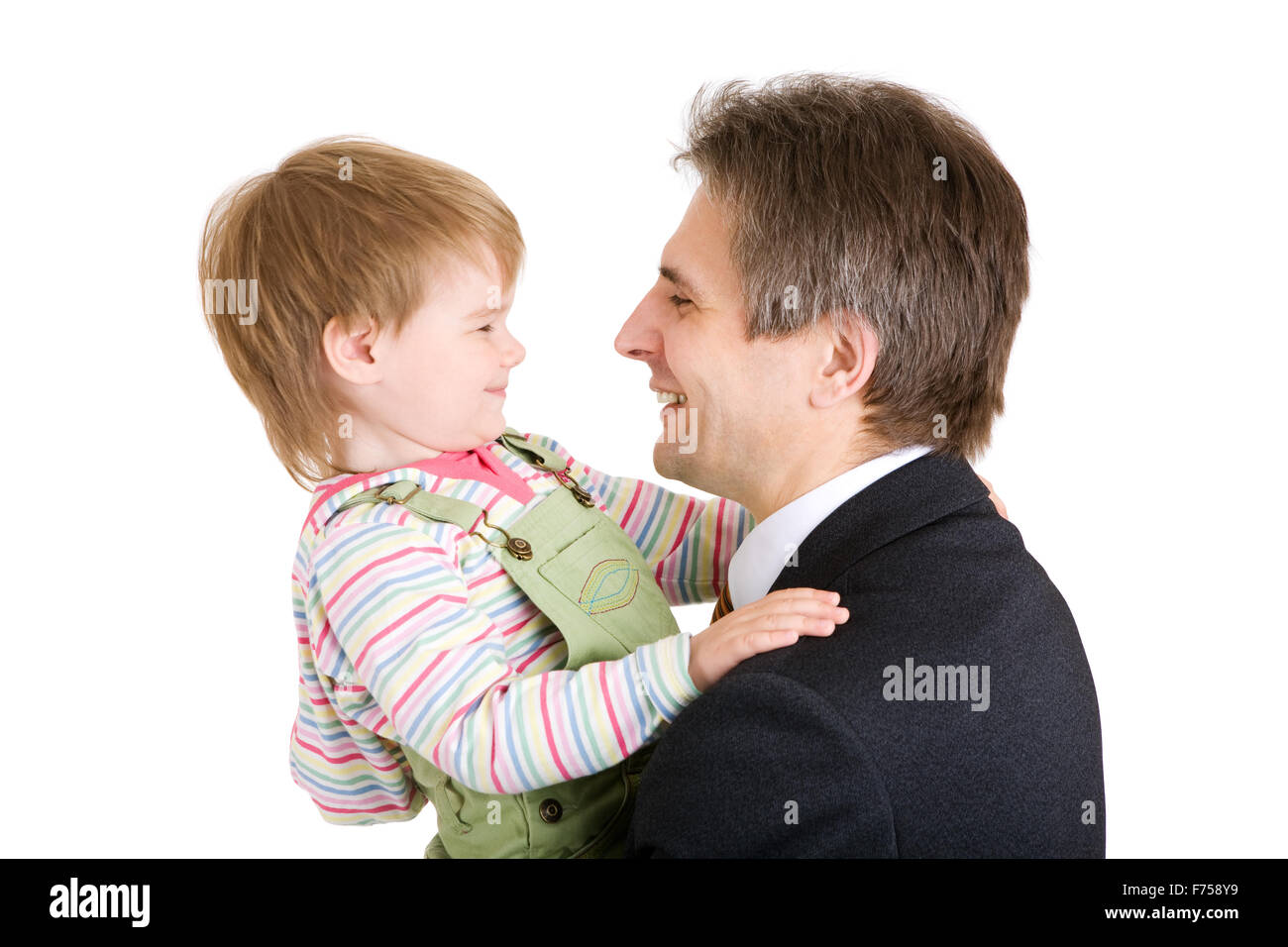 Папа обнимает сына. Мужчина с ребенком. Папа с сыном портрет. Воспитание ребенка. Папа с сыном на руках.