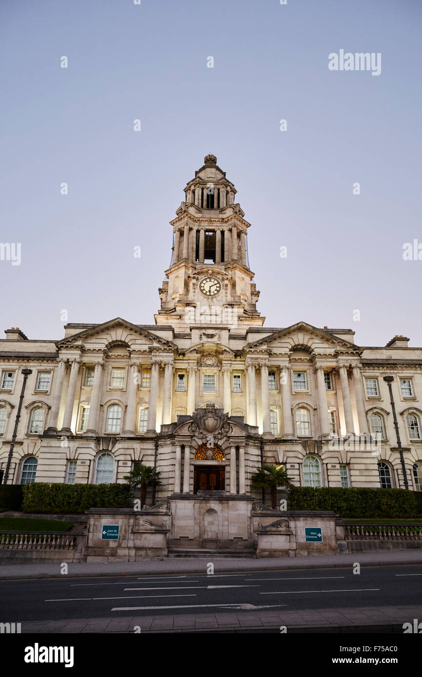 Stockport Town Hall designed by architect Sir Alfred Brumwell Thomas designated a Grade II listed building in 1975  Stone buildi Stock Photo