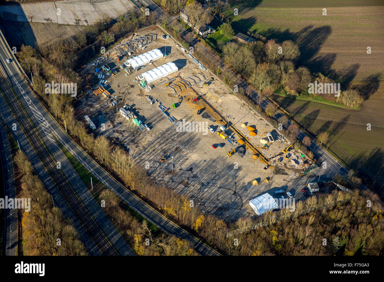 Construction of a refugee shelter in lightweight construction on the former parking lot at Opel plant 1, Witten Street, Bochum, Stock Photo