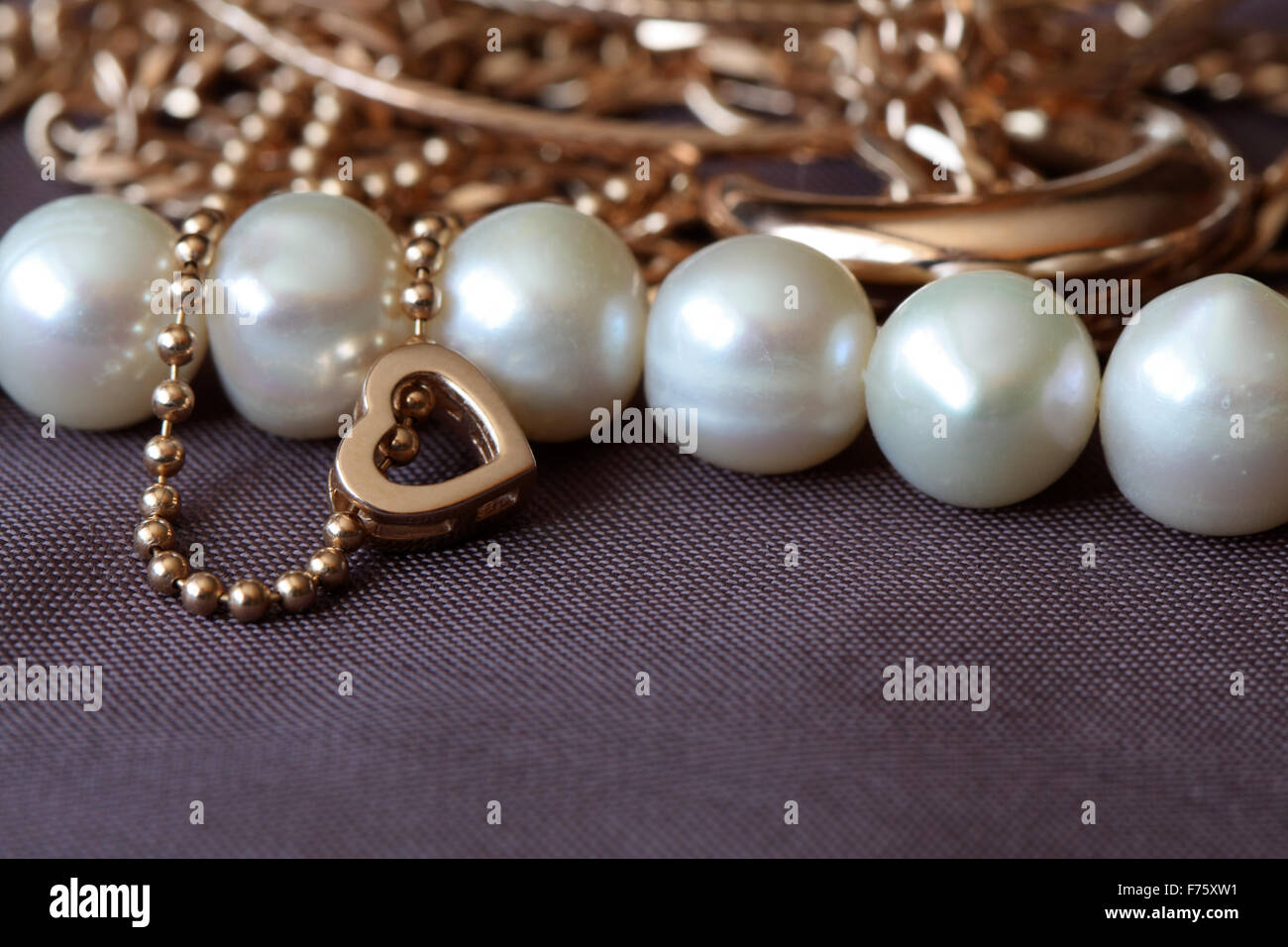 Gold jewelry hi-res stock photography and images - Alamy