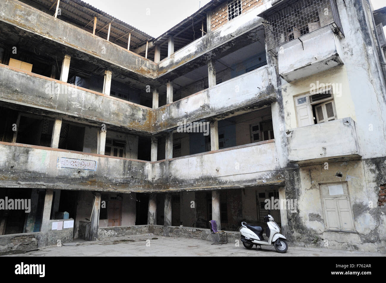 chawl building, ghatkopar, mumbai, maharashtra, india, asia Stock Photo