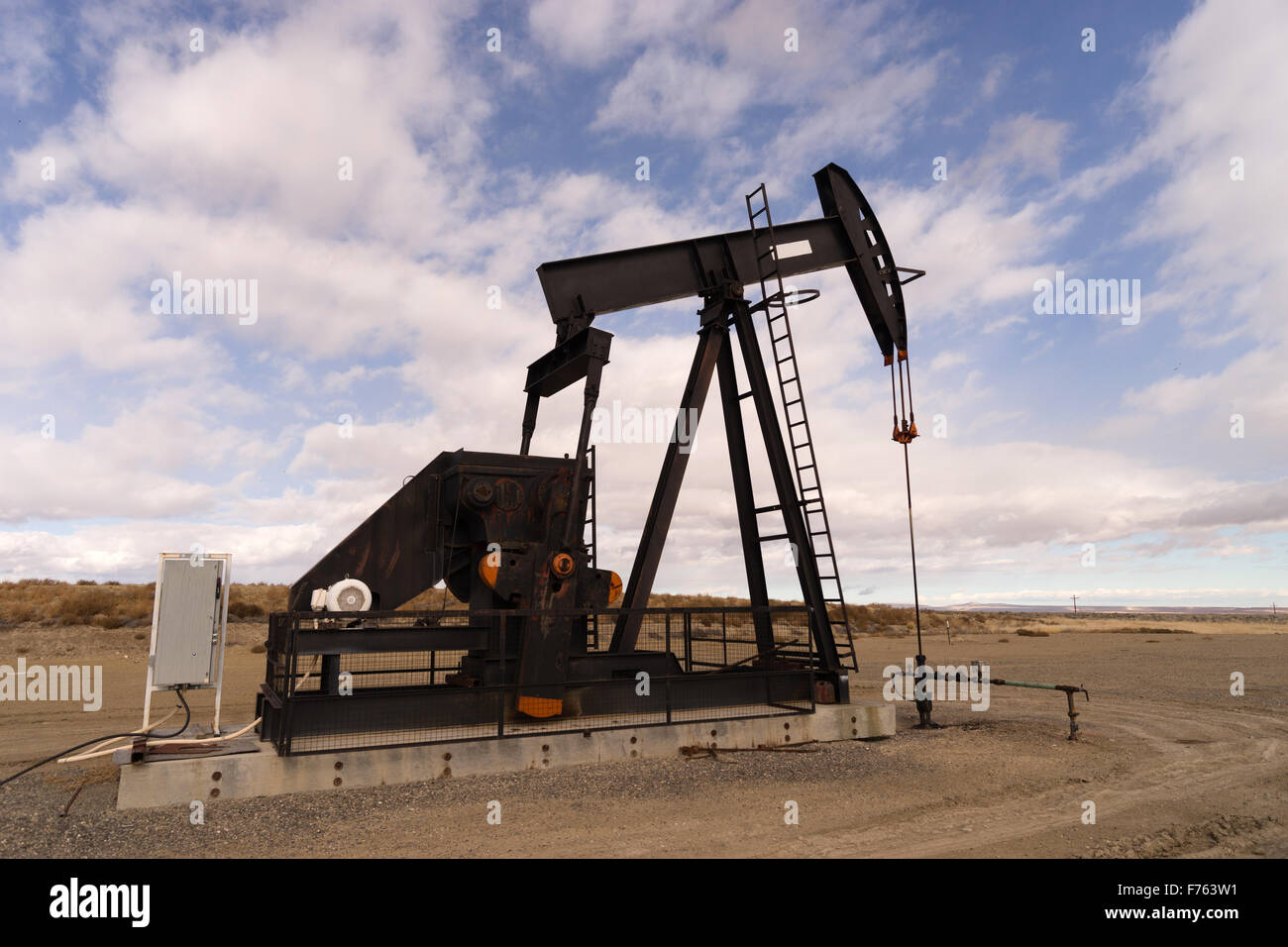 Pump Jack Oil Fracking Machine Stock Photo Alamy