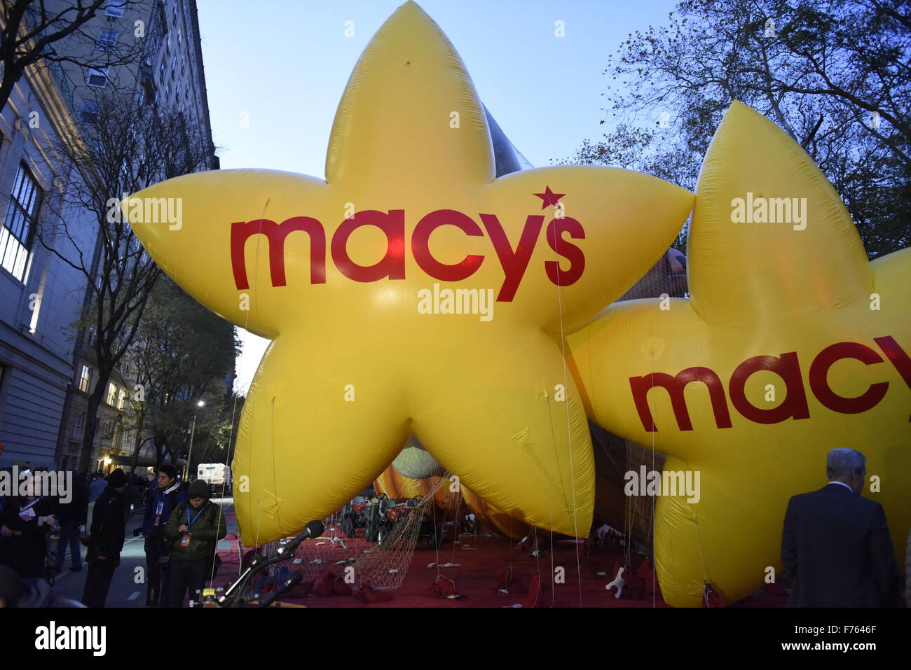 New York City, United States. 22nd Nov, 2015. Macy's trademark gold ...