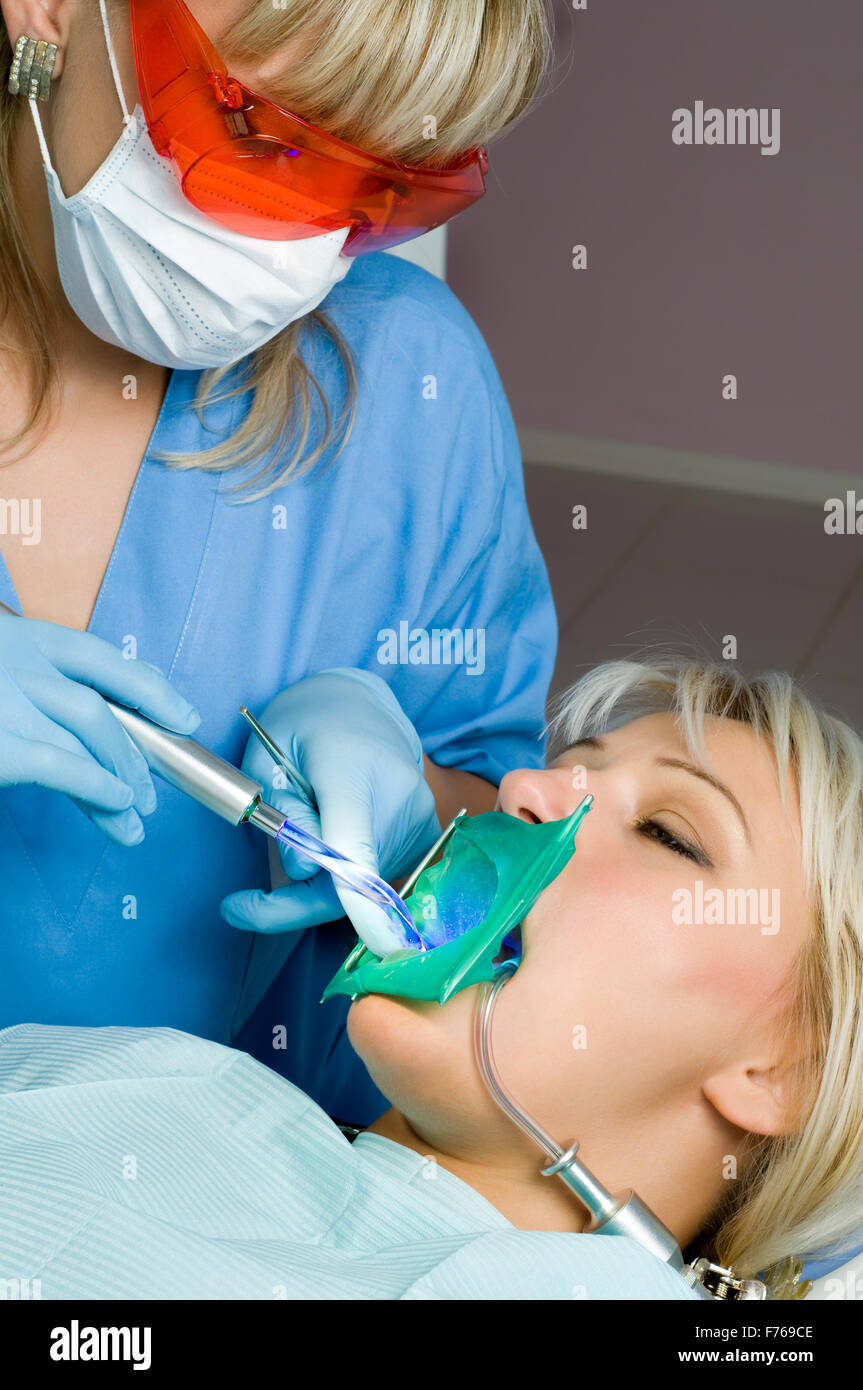 Strpping Tooth dentistry, tooth cavity stopping Stock Photo - Alamy