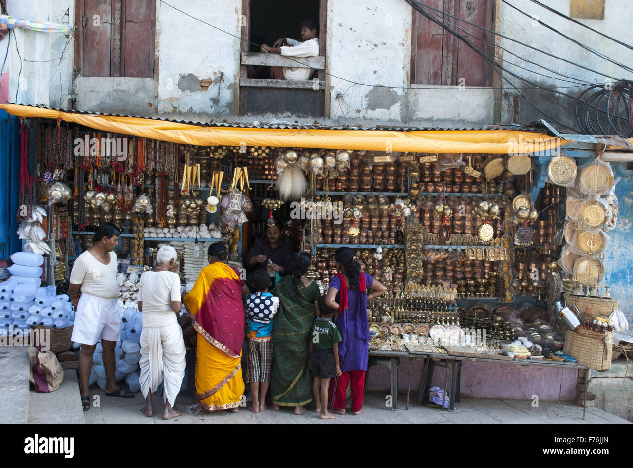 Copper pot shop, varanasi, uttar pradesh, india, asia Stock Photo Alamy