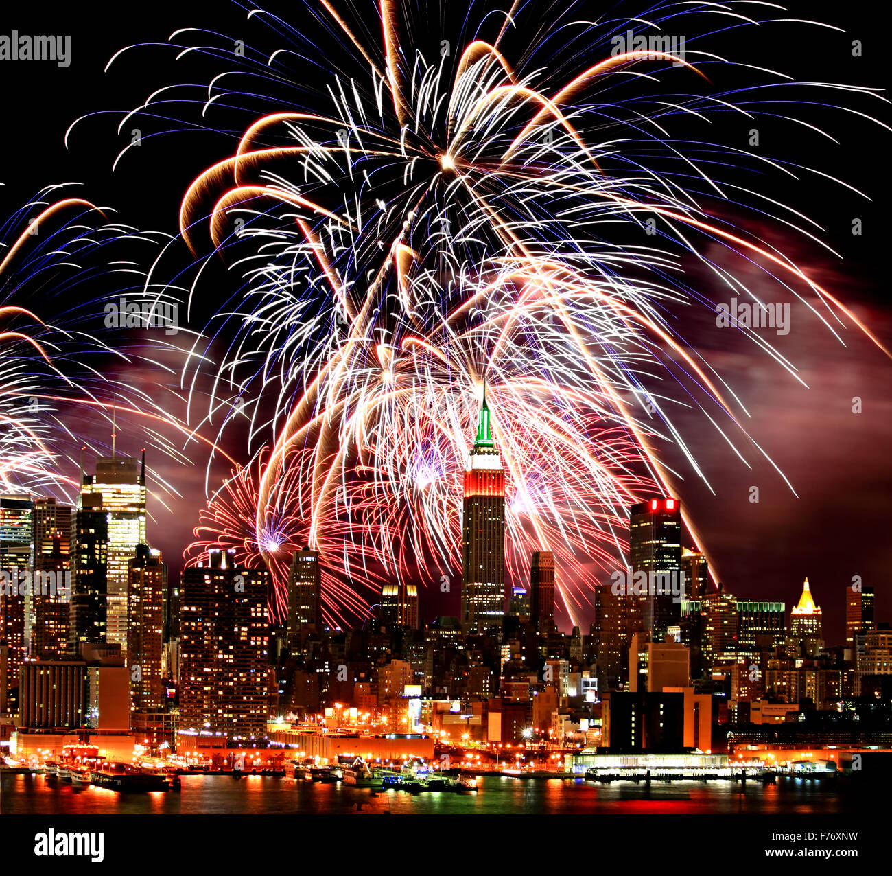 New york 4th july fireworks hi-res stock photography and images - Alamy