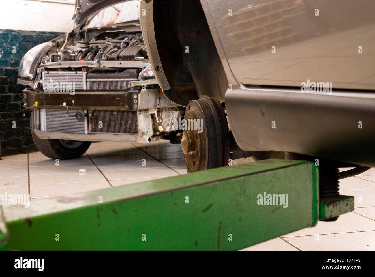 Car Lift Hydraulics High Resolution Stock Photography and Images - Alamy