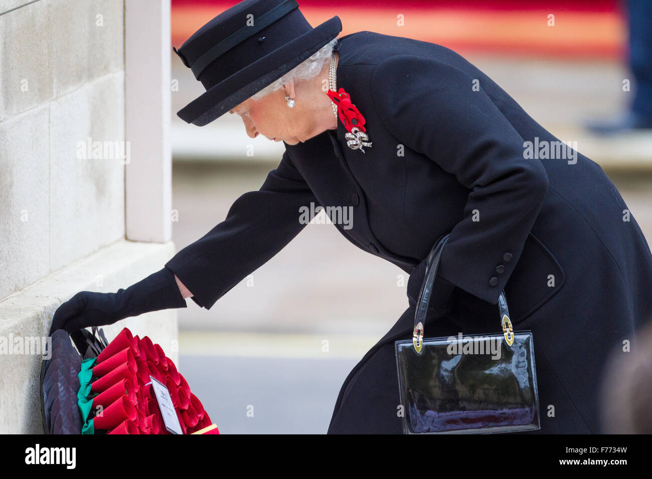 HM The Queen at the Cenotaph, laying her wreath Stock Photo