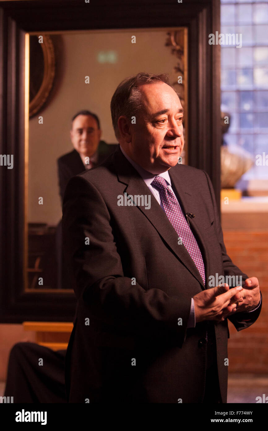 Edinburgh, UK. 26th November, 2015. A portrait of the RT Hon Alex Salmond MP MSP display on show at the Scottish National Portrait Gallery this week. The portrait was part of a group of fourteen works painted by Gerard M Burns. Pictured Alex Salmond Pako Mera/Alamy Live News. Stock Photo
