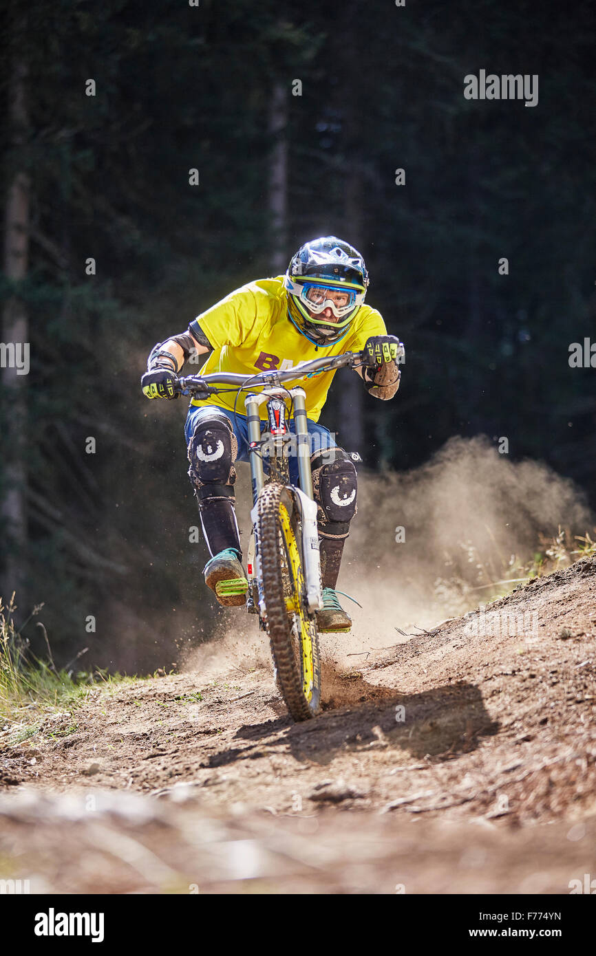 Mountain biker, downhill biker riding a downhill trail, Mutterer Alm, Muttereralmpark, Mutters, Tyrol, Austria Stock Photo