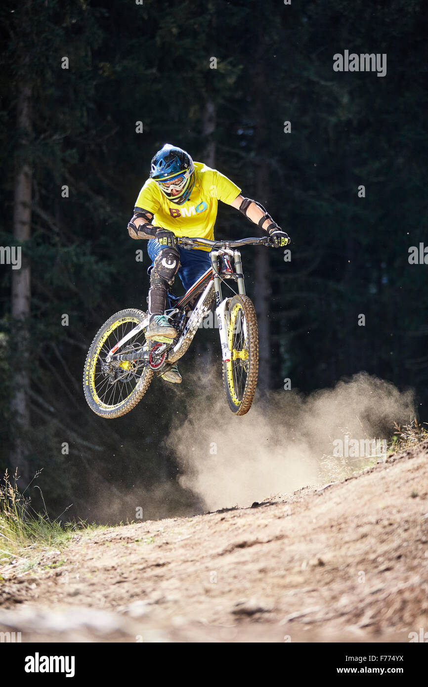 Mountain bikers, downhill biker jumping on a downhill trail, Mutterer Alm, Muttereralmpark, Mutters, Innsbruck, Tyrol, Austria Stock Photo