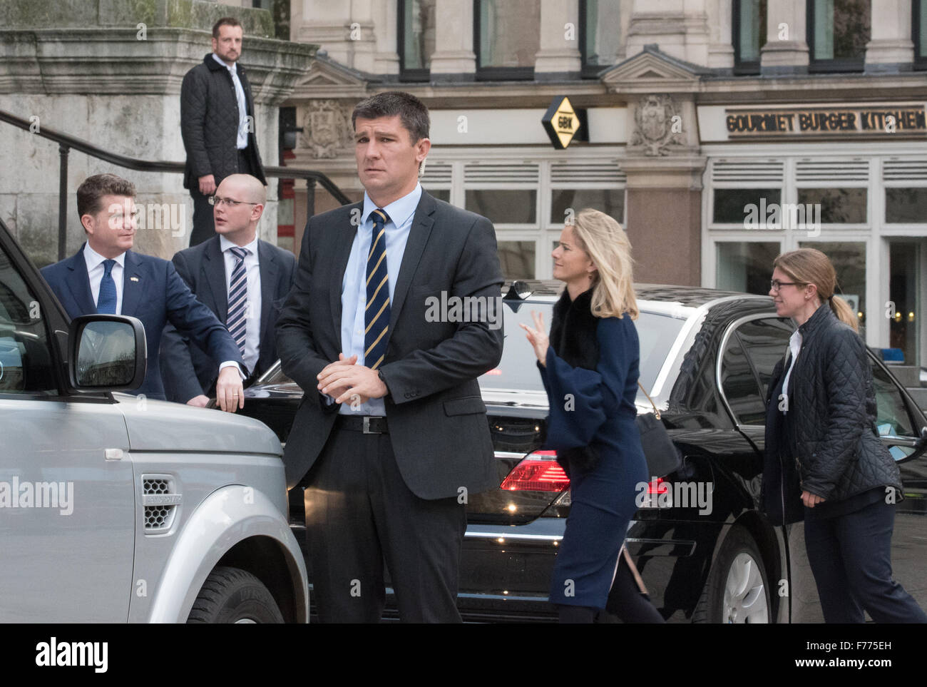 London, UK. 26th Nov, 2015. The US Ambassador to the UK, Matthew W Barzun (far left), arrives at St Paul's Cathedral, London for the annual US Thanksgiving Day service Credit:  Ian Davidson/Alamy Live News Stock Photo
