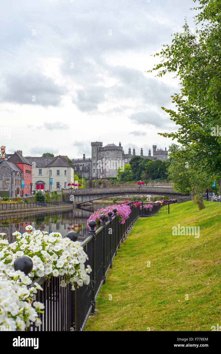 beautiful flower lined riverside view of kilkenny castle and bridge Stock Photo