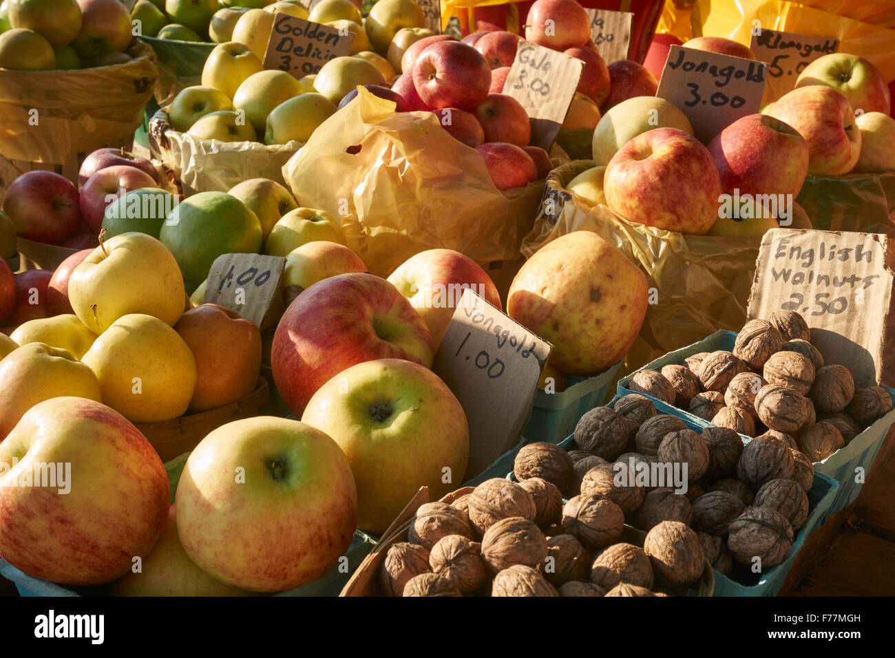 farm produce stand, Lancaster County, Pennsylvania, USA Stock Photo