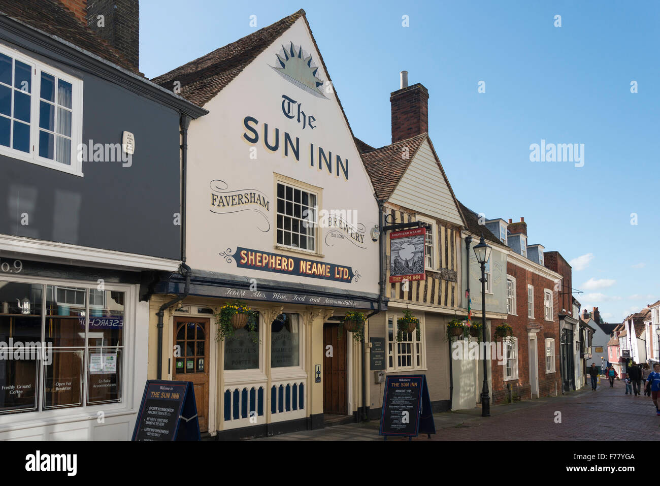 17th Century The Sun Inn, West Street, Faversham, Kent, England, United Kingdom Stock Photo