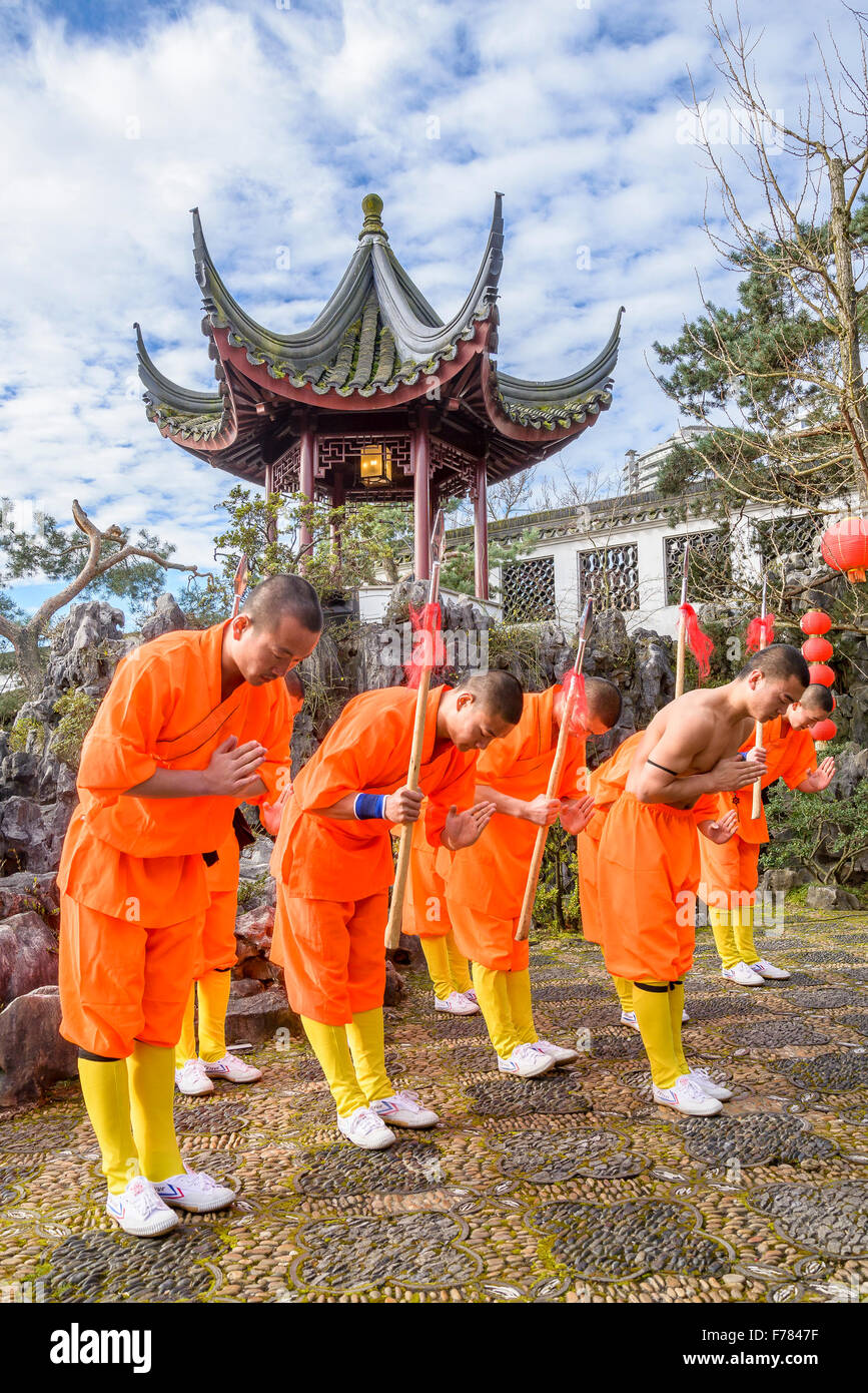 Shaolin monks martial hires stock photography and images Alamy
