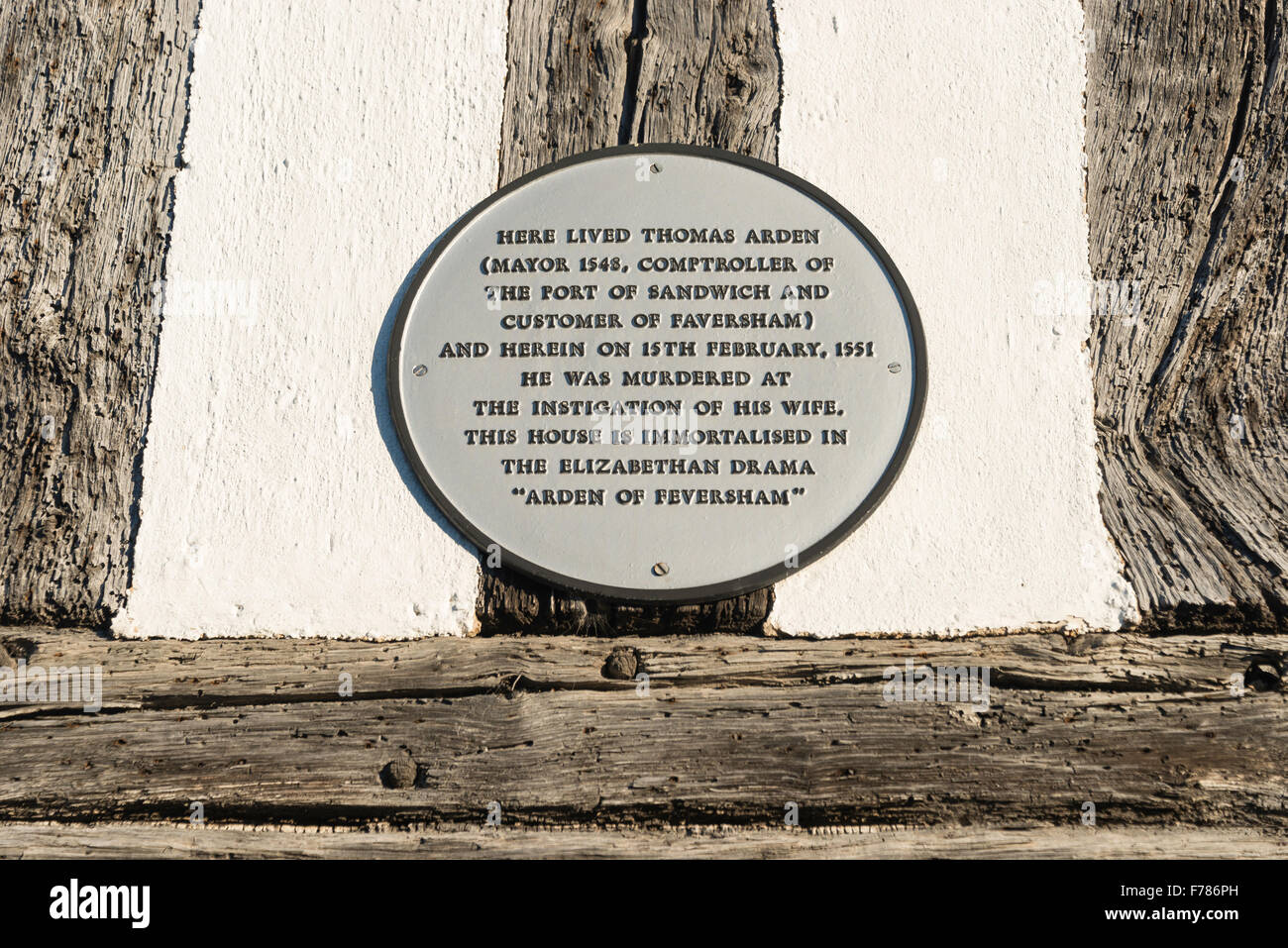 Thomas Arden murder plaque on timber-framed Arden Cottage, Abbey Street, Faversham, Kent, England, United Kingdom Stock Photo