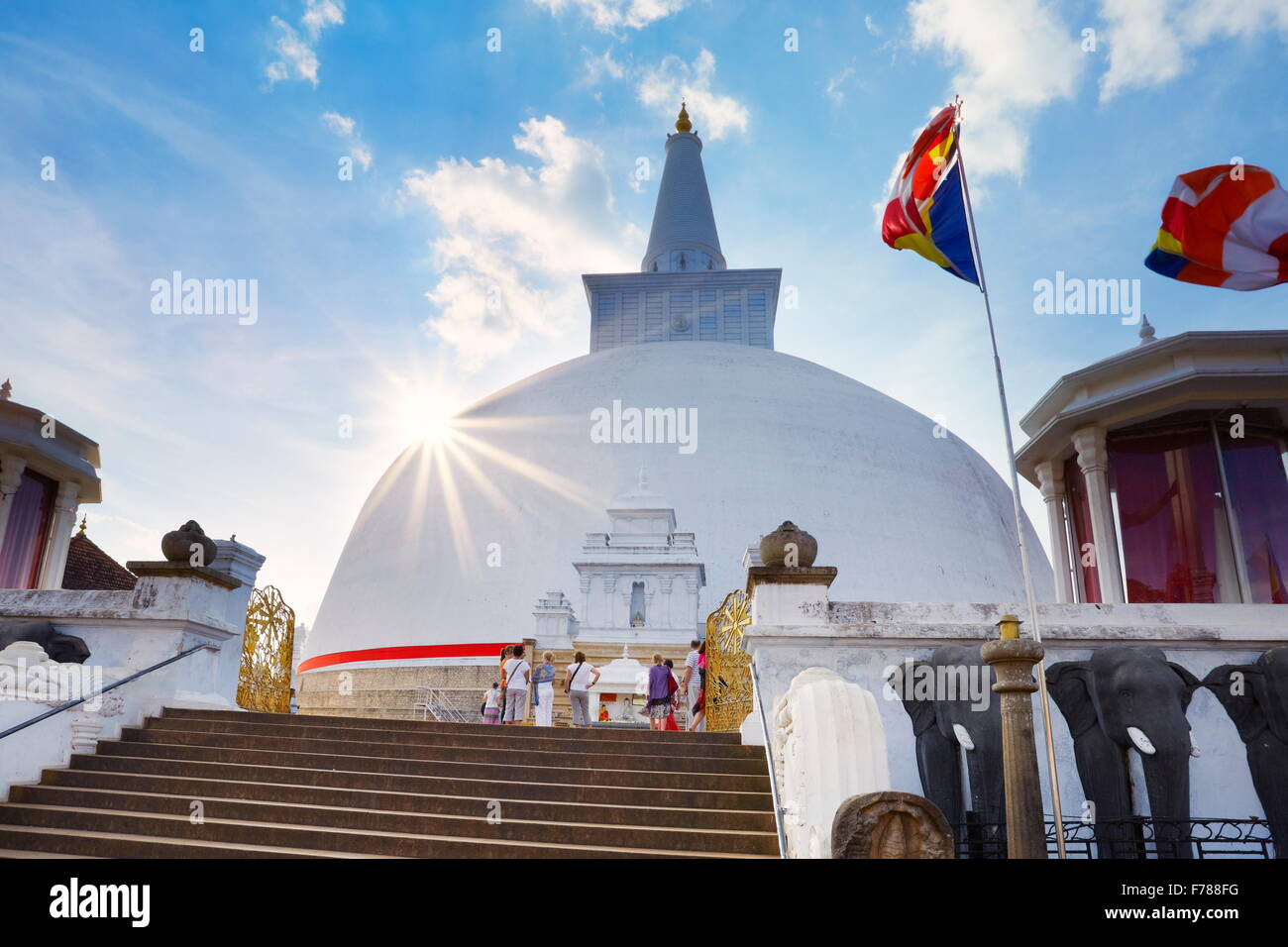 Sri Lanka - Anuradhapura, Ruwanveliseya Dagoba stupa, UNESCO Stock Photo