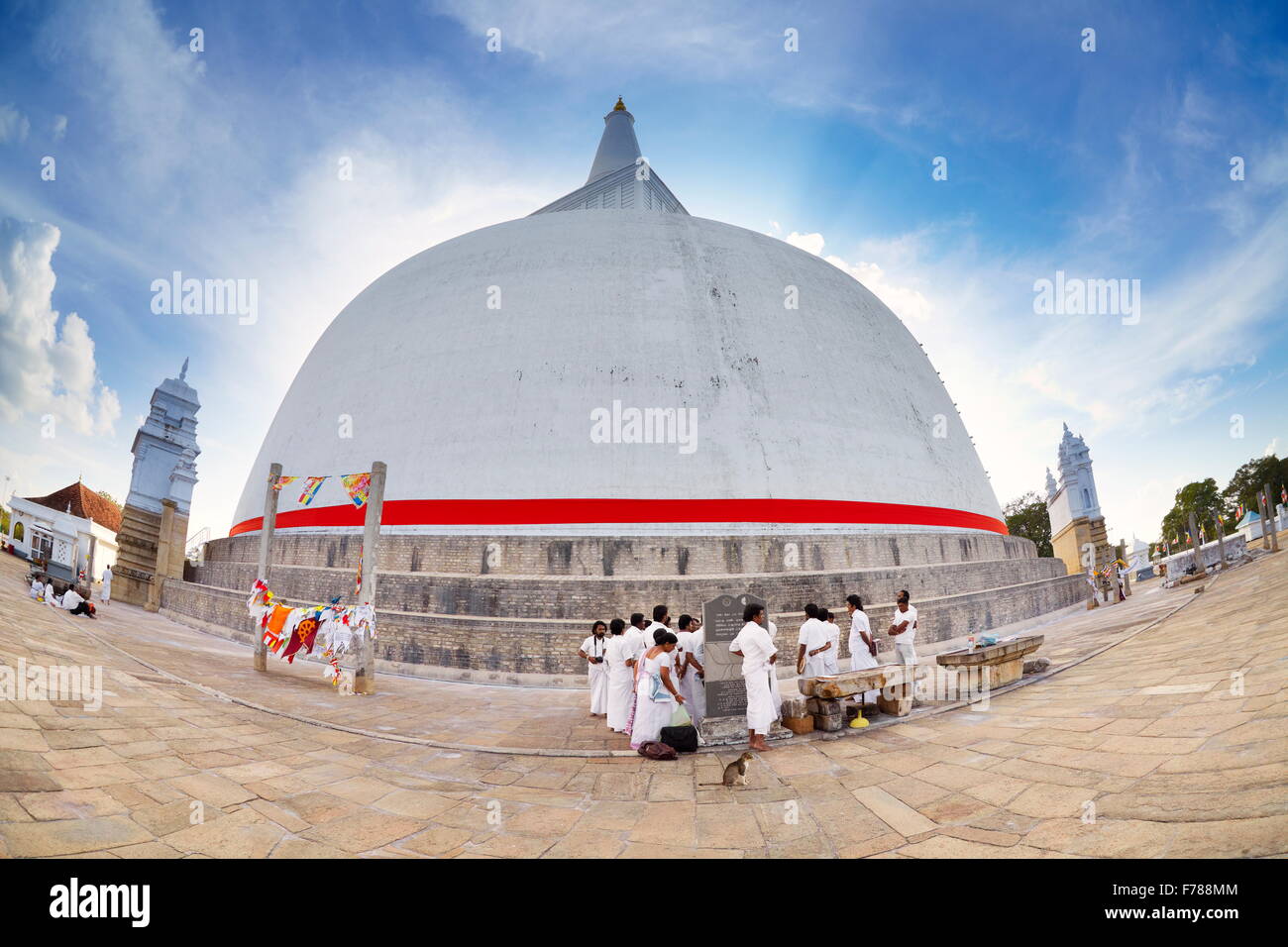 Sri Lanka - Anuradhapura, Ruwanveliseya Dagoba stupa, UNESCO World Heritage Site Stock Photo