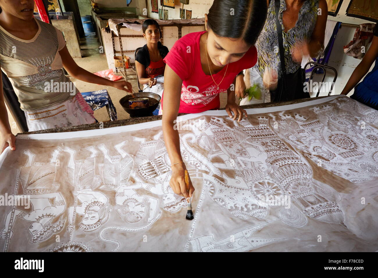 Sri Lanka - Matale, young girl painting art batik Stock Photo