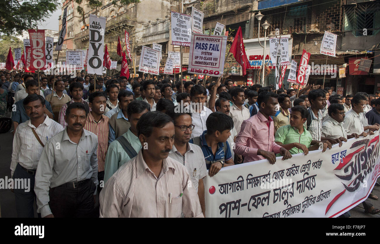 Leftist Activists Kolkata, Indian state West Bengal. 26th Nov, 2015. Indian leftist ...