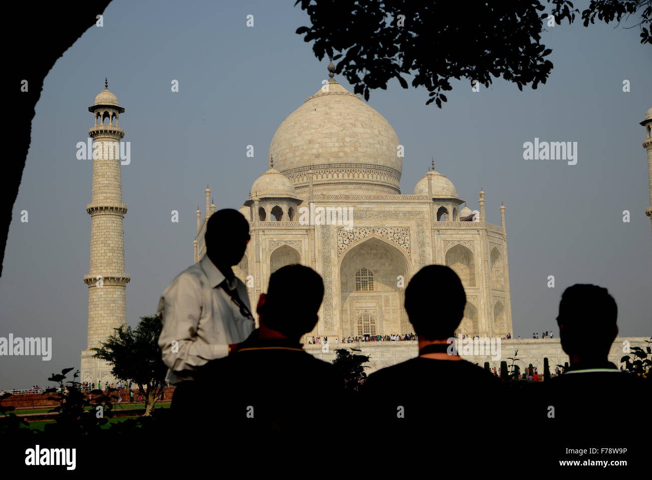 Guide explaining to tourist the History of Taj Mahal Stock Photo
