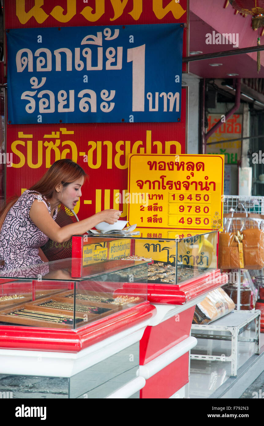 Asian gold store hi res stock photography and images Alamy