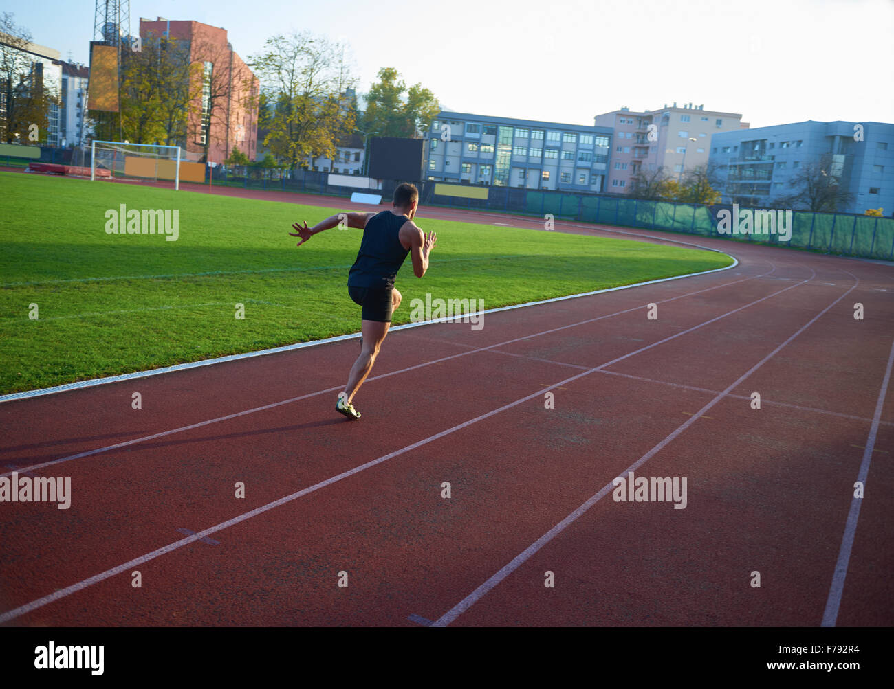 Male athlete leaving starting blocks hi-res stock photography and ...