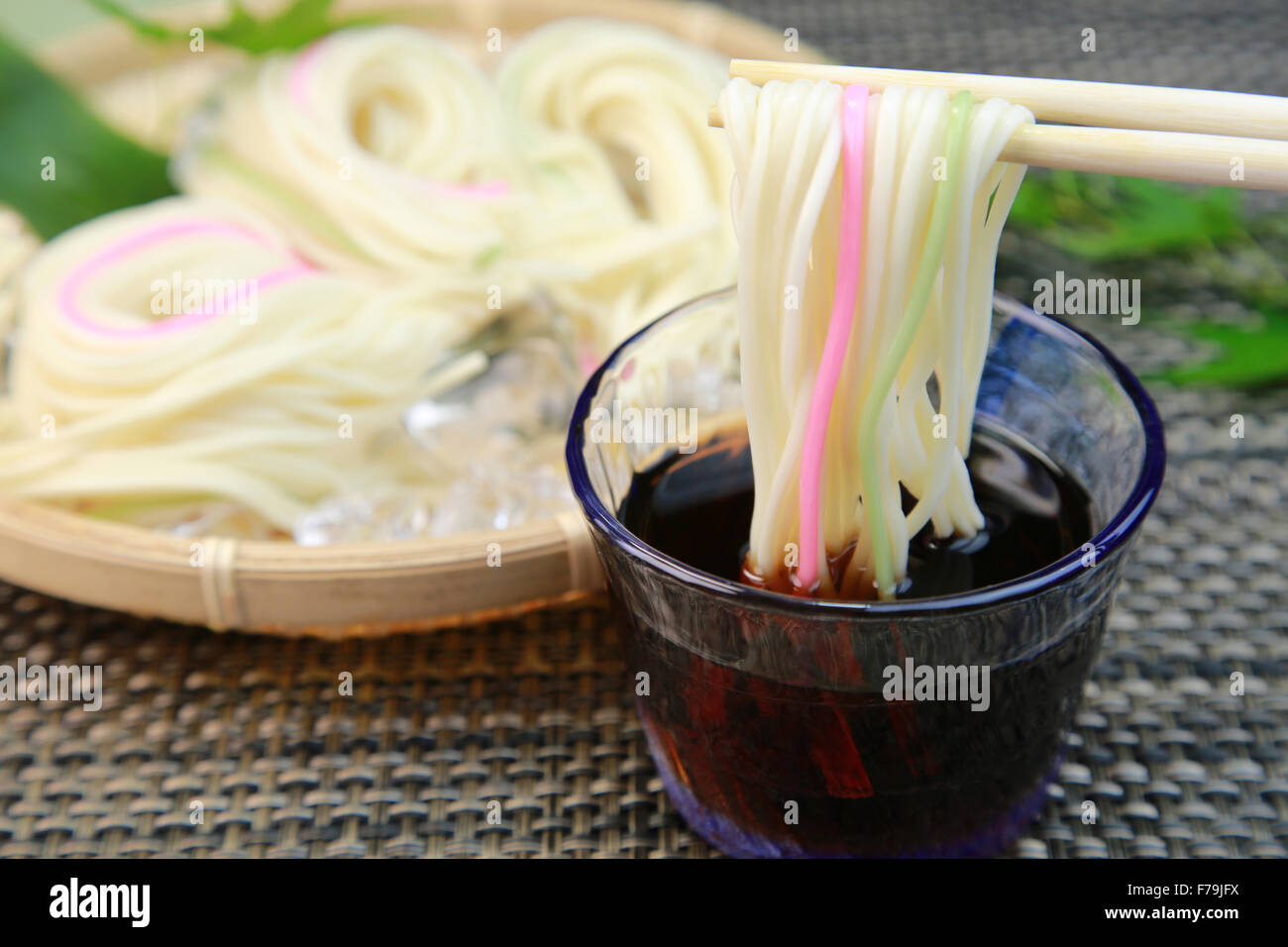 Hiyamugi (Japanese coold noodle) in dipping sauce Stock Photo Alamy