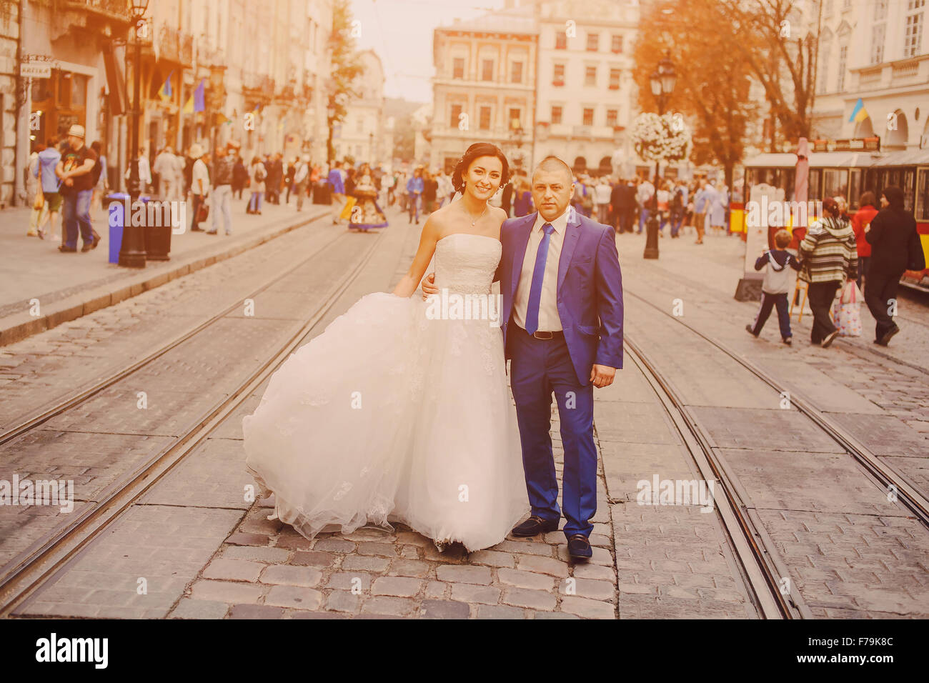 Wedding couple walking Stock Photo - Alamy
