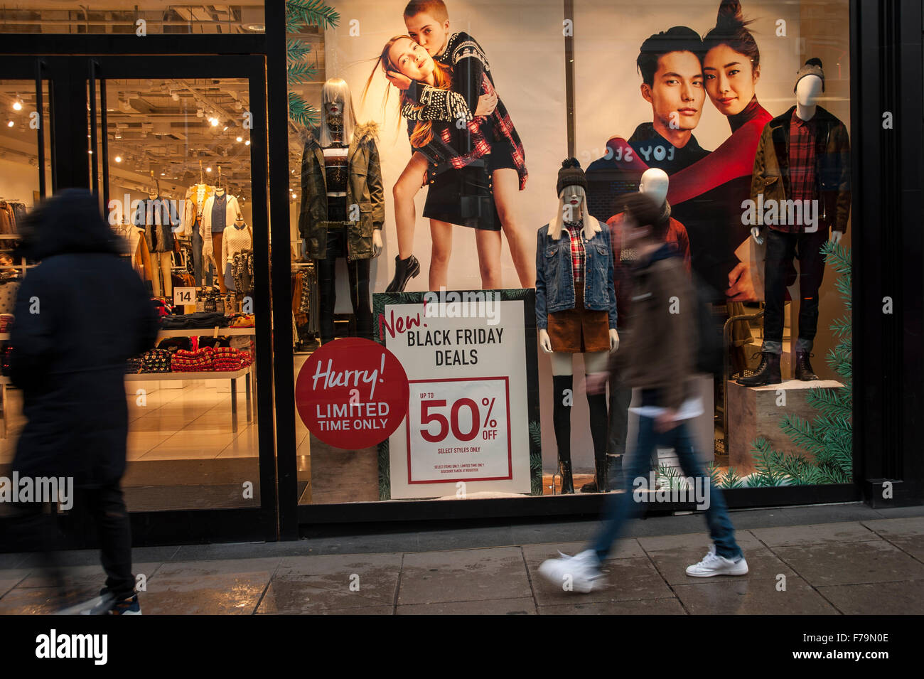 Op de grond Broederschap Dakloos Black friday shoppers run hi-res stock photography and images - Alamy