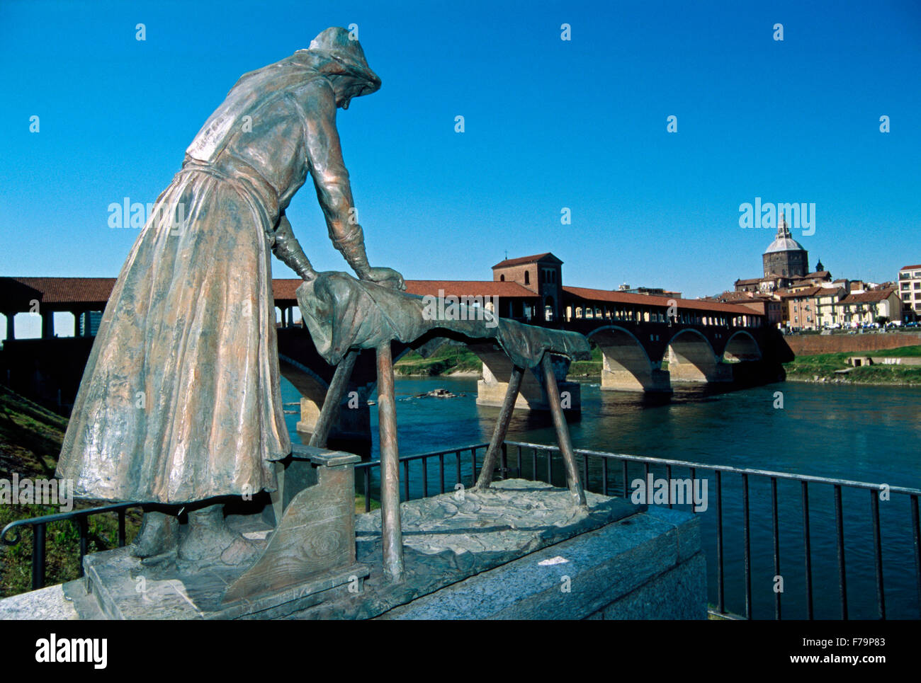 Italy, Lombardy, Pavia, Ticino River, Covered Bridge and the Monumento alla Lavandaia. Stock Photo
