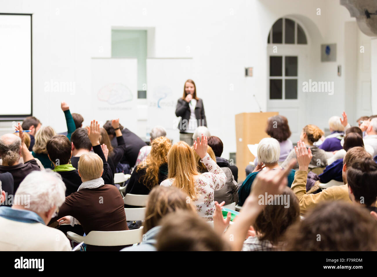 Audience in conference hall hi-res stock photography and images - Alamy