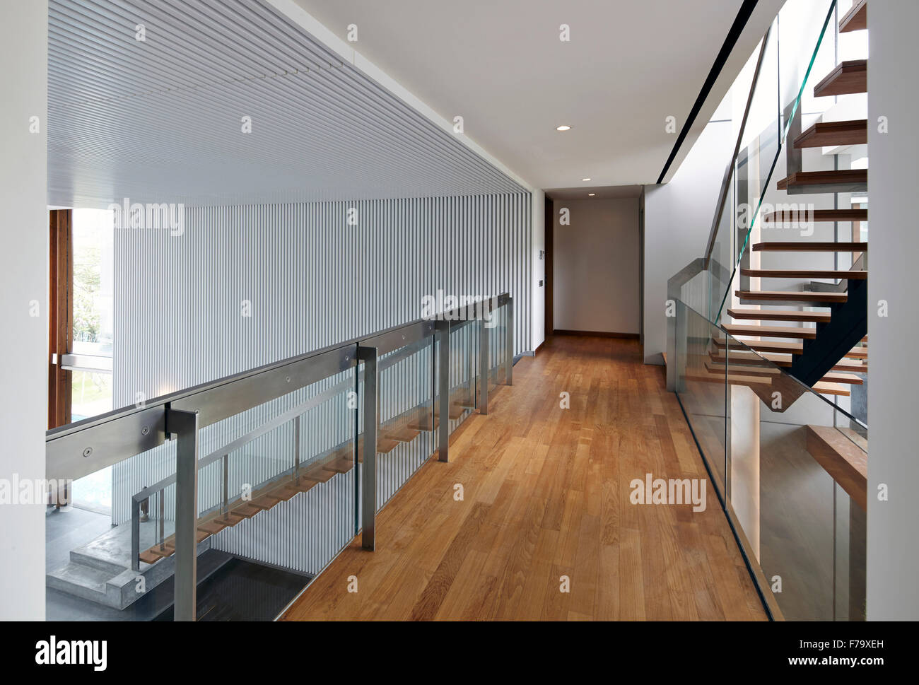 Stairway and elevated walkway landing of a house in Cove Way, Sentosa, Singapore designed by Robert Greg Shand Architects Stock Photo