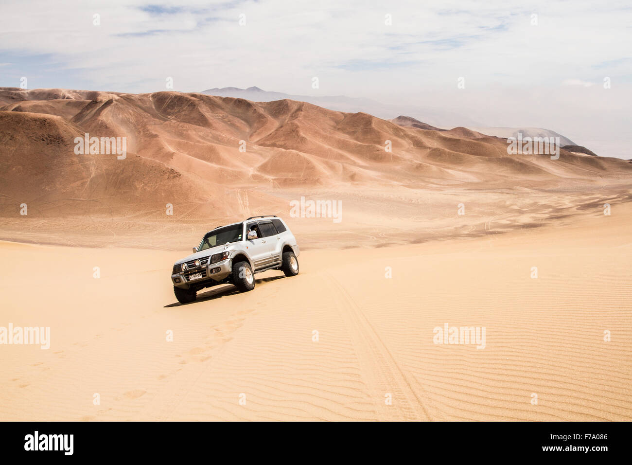 Car on the dunes of Alto los Verdes, in Atacama Desert. Iquique, Tarapaca Region, Chile. Stock Photo