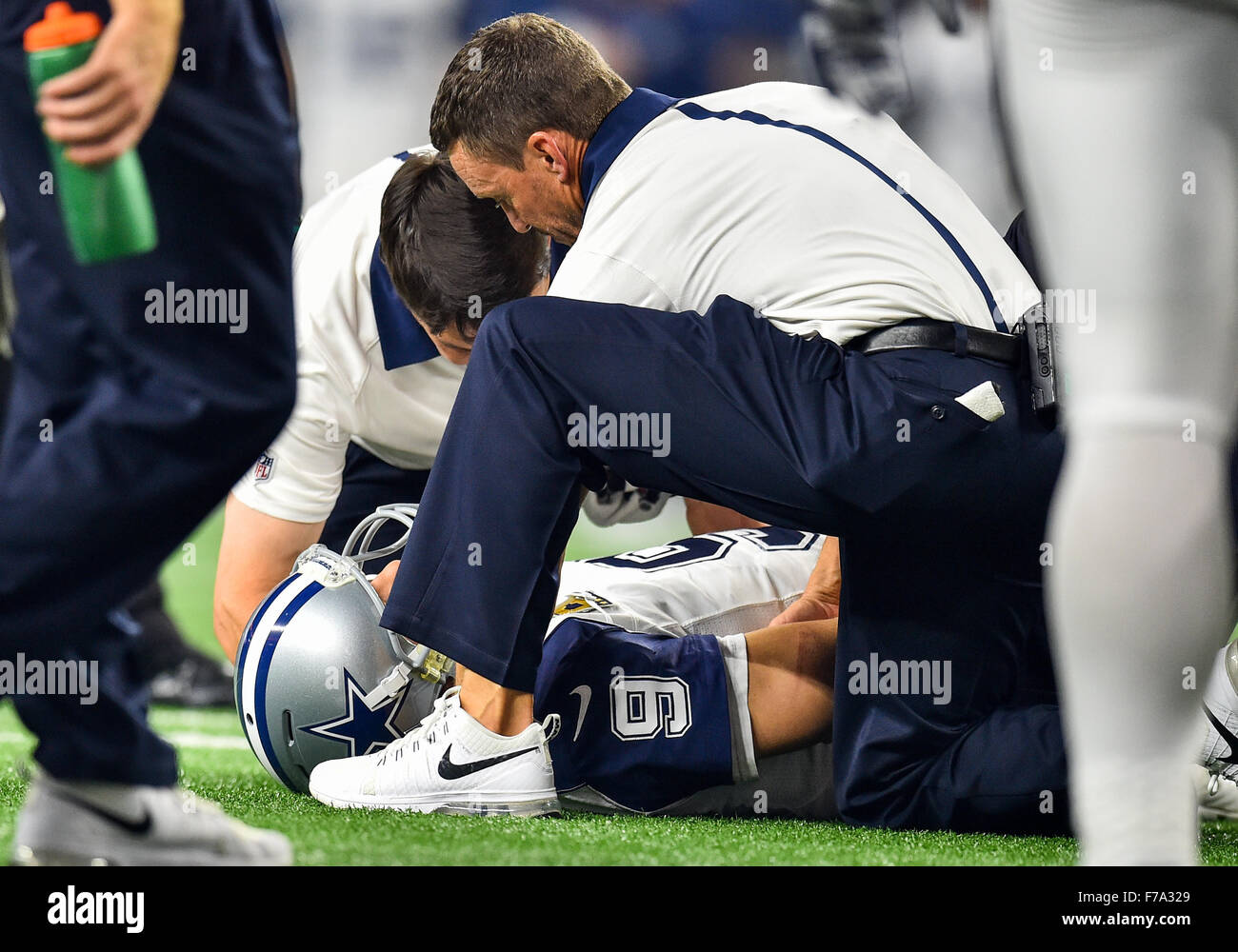 Arlington, Texas, USA. 26th November, 2015.Dallas Cowboys quarterback ...