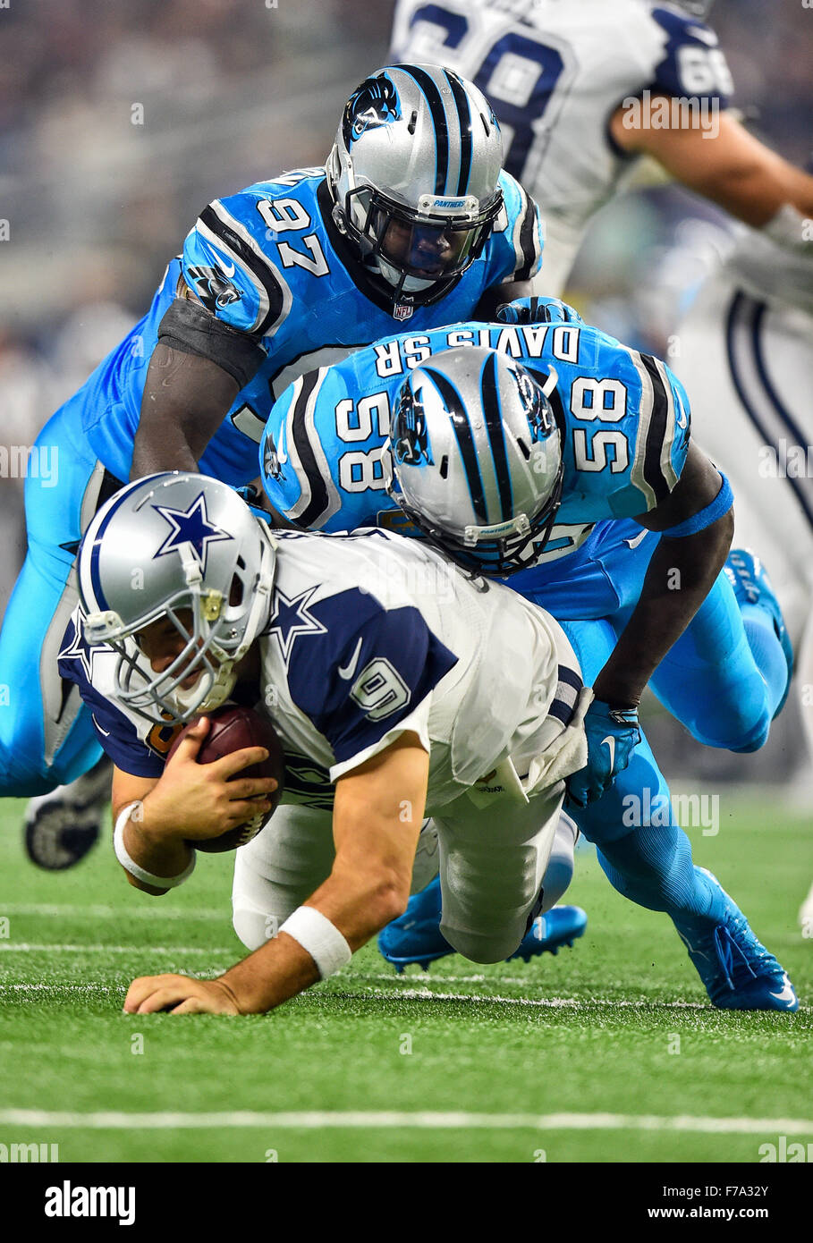Arlington, Texas, USA. 26th November, 2015.Dallas Cowboys quarterback ...