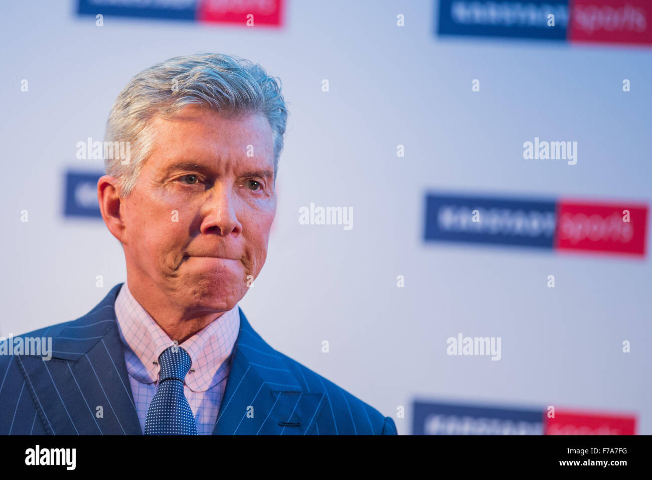 Ring announcer michael buffer hires stock photography and images Alamy