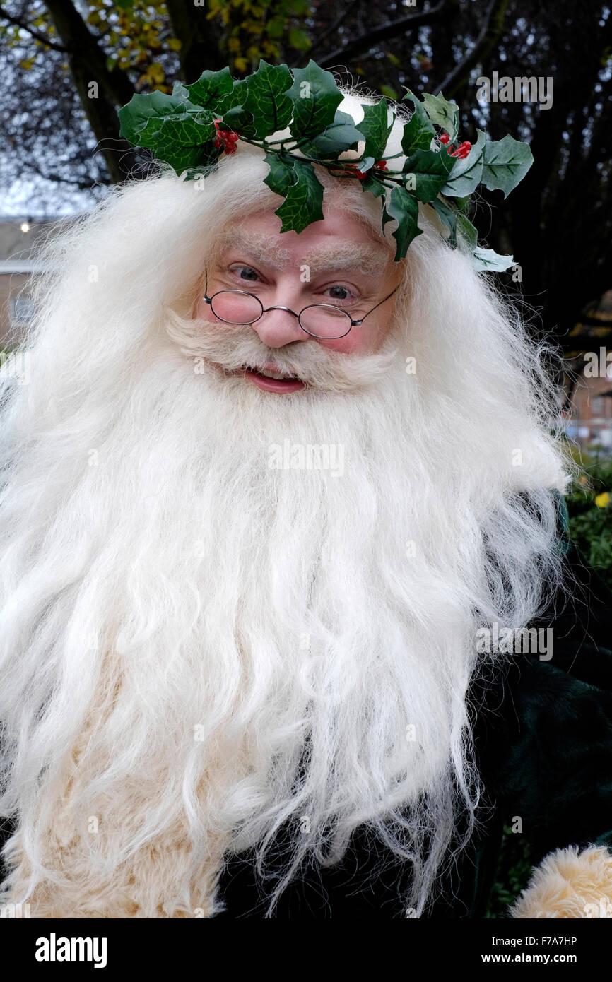 smiling santa claus dressed in green at the victorian festival of christmas 2015 portsmouth england uk Stock Photo - Alamy smiling santa claus dressed in green at the victorian festival of christmas 2015 portsmouth england uk Stock Photo - Alamy