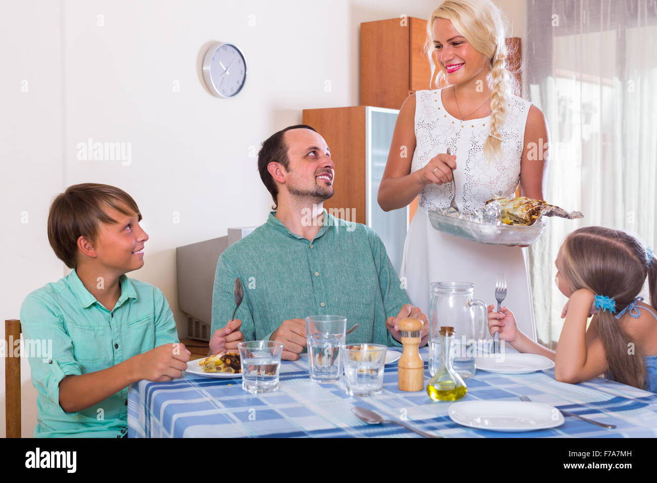 Russian family dinner table hi-res stock photography and images - Alamy